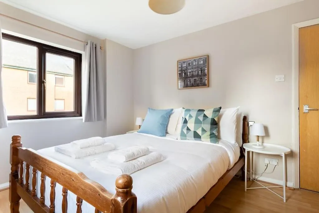 Wapping - Tobacco Docks - Modern Flat Apartment London