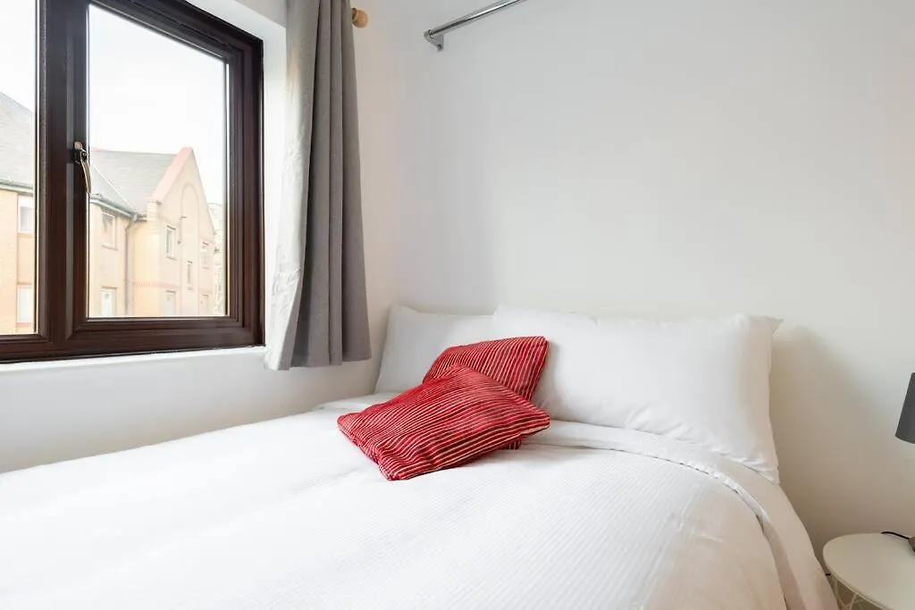 Wapping - Tobacco Docks - Modern Flat Apartment London